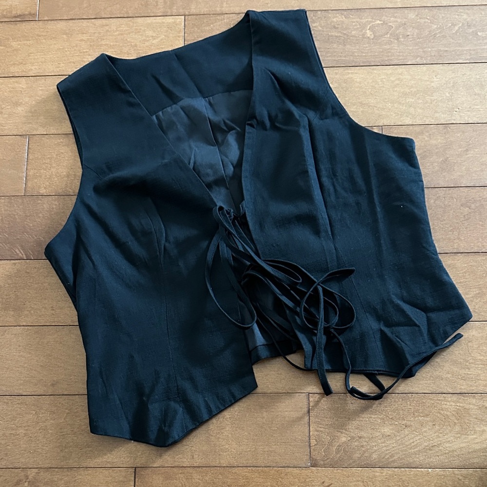 Commense Black Lace-Up Crop Top